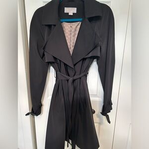 Micheal Kors raincoat with 2 pockets and tie belt.